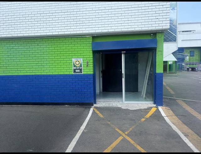 230M² BUILDING TO LET IN SAVOY ESTATE